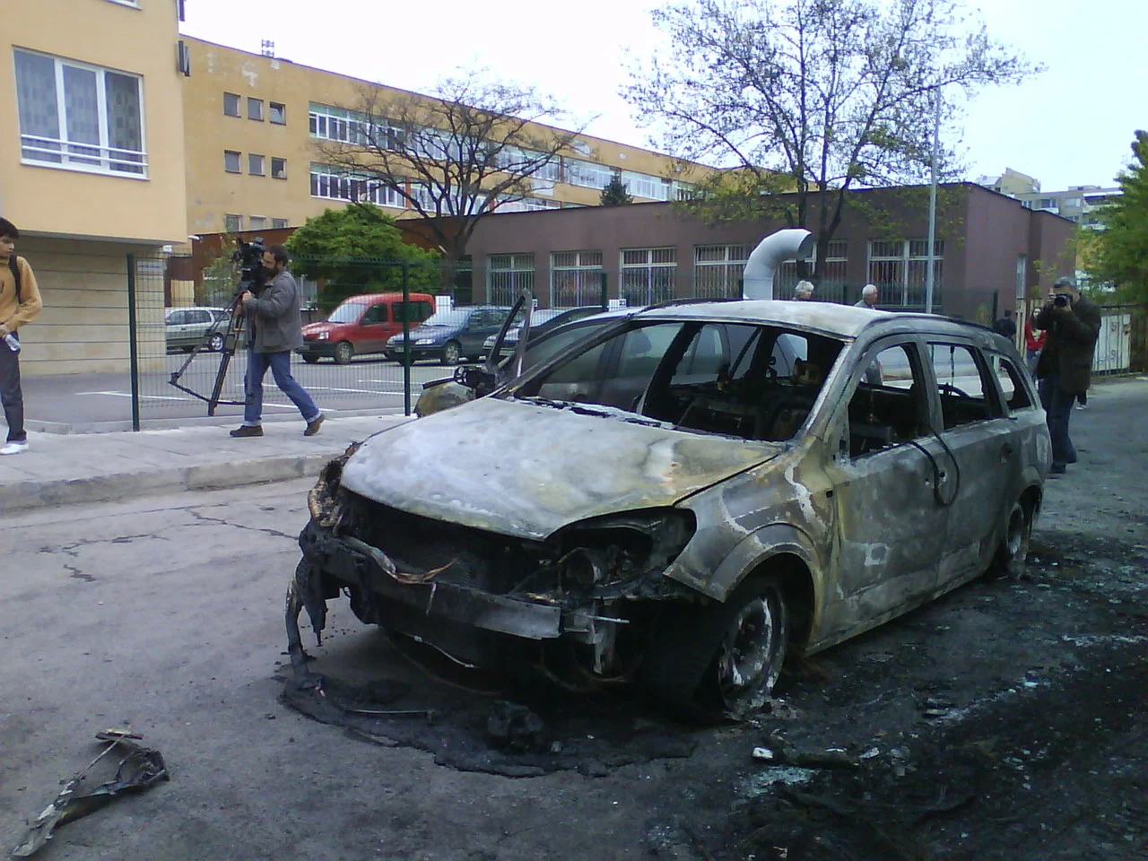 Изгорели коли автомобили пред 125 соу