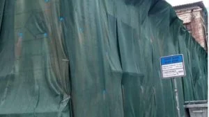 Царските конюшни в центъра на София продължават да се рушат
