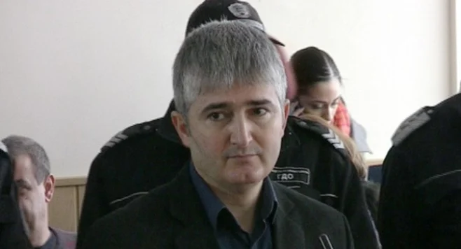 Крадлив  митничар пред съда