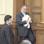 Едва обгърнал напрегнатия бюджет