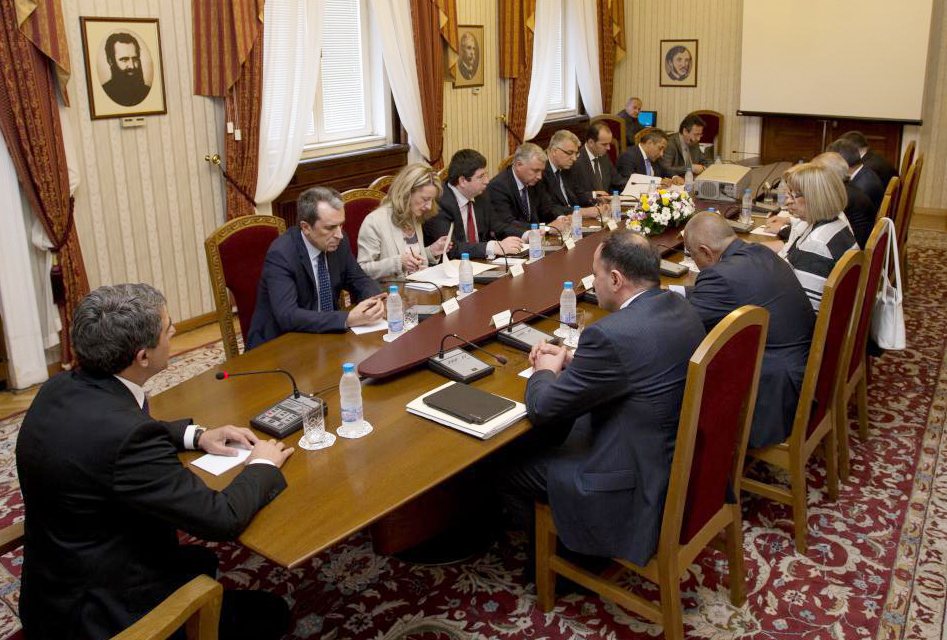 ПрезидентствоКонсултации на държавния глава с парламентарните сили и изпълнителната власт за финансовото състояние на страната