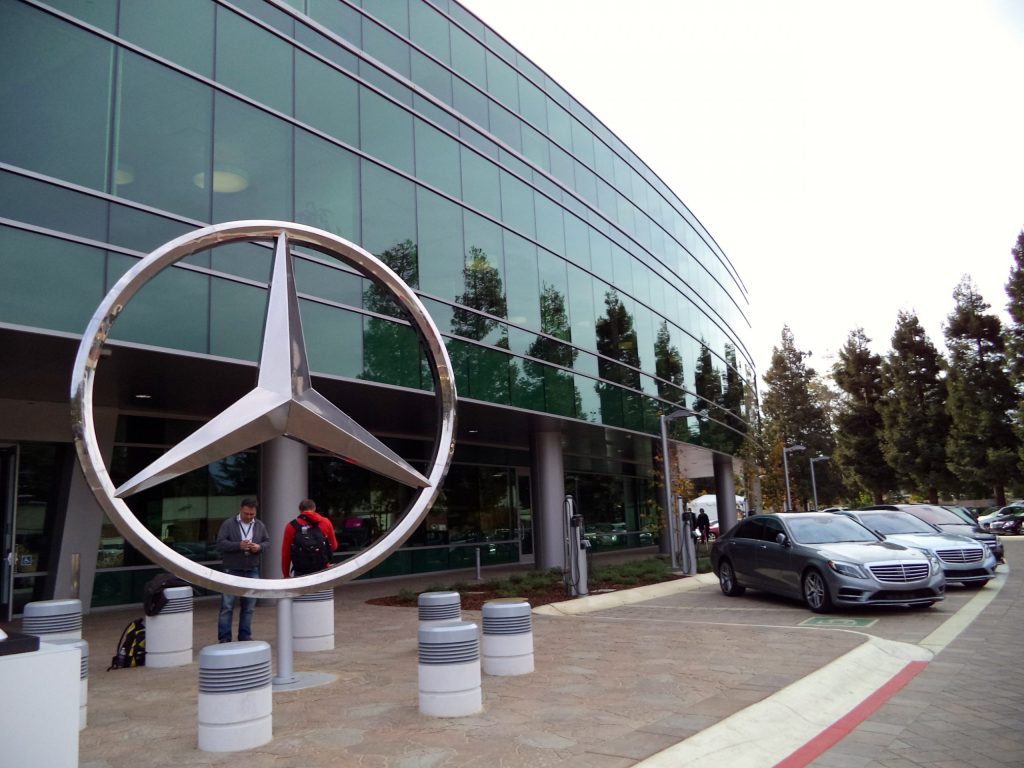 Mercedes-Benz отчете ниски приходи за тримесечието на "слаб" пазар 10 мерцедес-бенц централа германия щутгарт