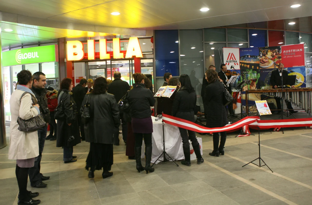 супермаркет Billa в подлеза на СУ "Климент Охридски"