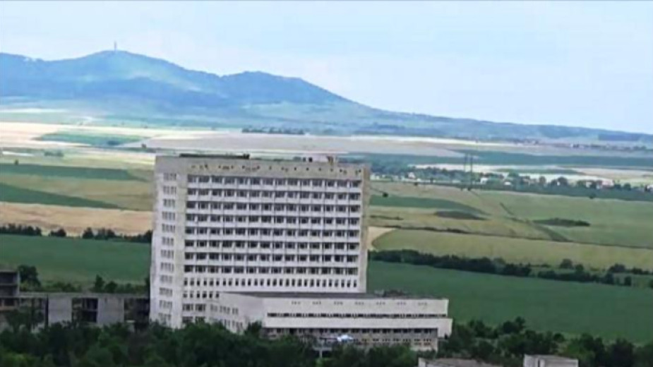 Недостроената нова болница в Ямбол