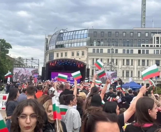 София приветства Дара с грандиозно парти