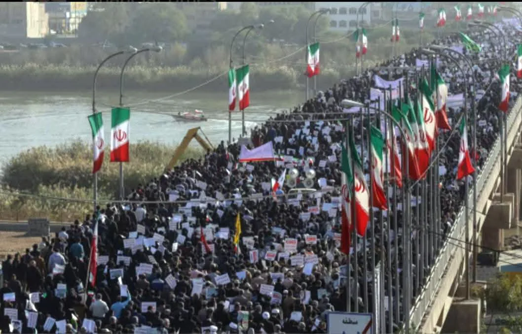 Бунтове в Иран след рекорден срив на риала и оставка на банкер №1