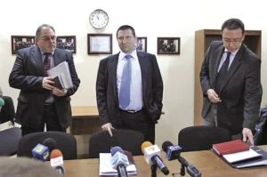 Шефовете на специализираната  прокуратура Борислав Сарафов (в средата) Светлозар Костов (отдясно) и говорителят Пламен Марков дадоха първия си брифинг тази седмица.