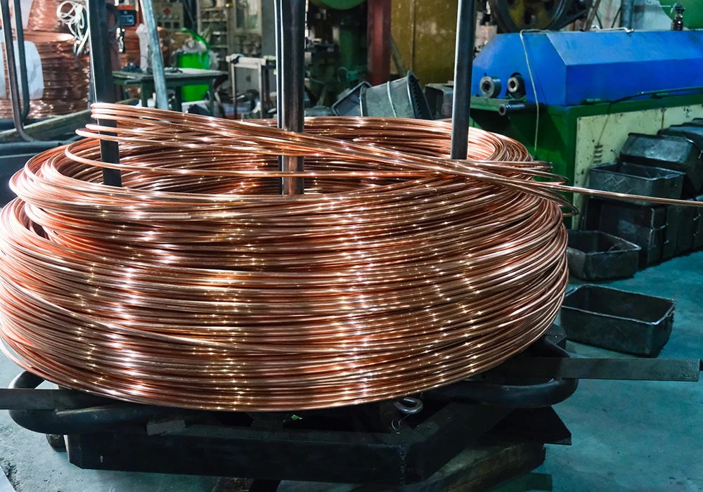 Шеметната пропаст от 1200 долара за тон мед между LME и COMEX предизвика ударни доставки в САЩ