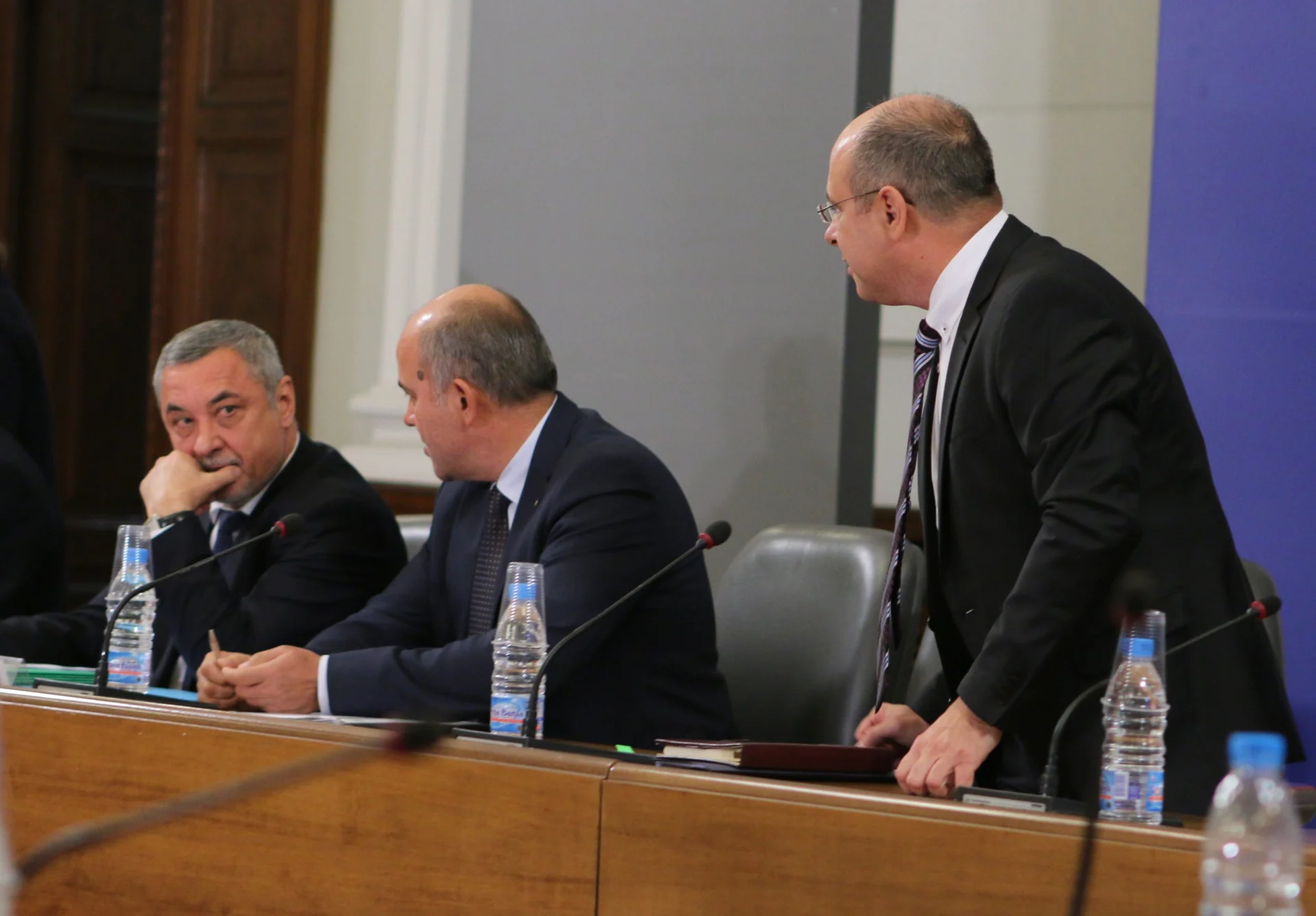 Министерски съвет  заседание на Националния съвет за тристранно сътрудничество Валери Симеонов  заместник-министърът на труда и социалната политика Лазар Лазаров Бисер Петков - министър на труда и социалната политика