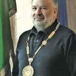Кметът на Тетевен вижда не за пръв път обратната страна на медала по пътя към посттоталитарните успехи.
