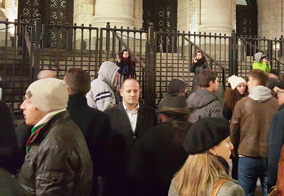 Радан Кънев на протест пред Съдебната палата след промените в конституцията