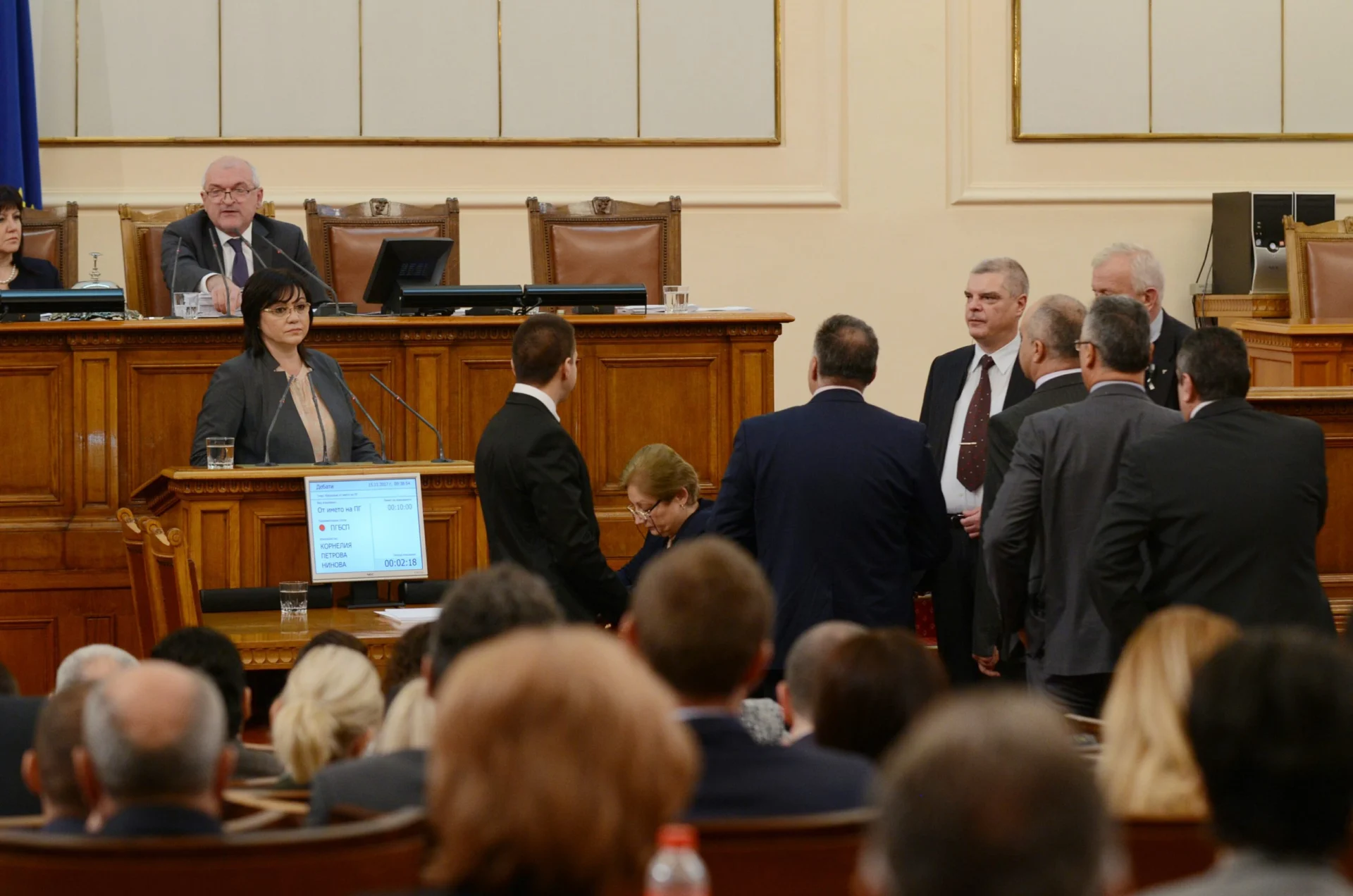 Парламент отстраняване на Корнелия Нинова