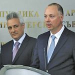 Служебният експремиер Марин Райков следеше внимателно какво говори главният му секретар Росен Желязков за изборния скандал.