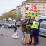 Акция “Следвеликденско яйце” на КАТ образува задръстване на Орлов мост днес. Началници от пътна полиция раздадоха на шофьорите 360 яйца