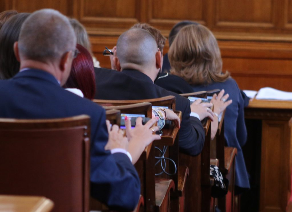 Разширява се кръгът от лицата с осигурен достъп до правна помощ 8 Парламент гласуване