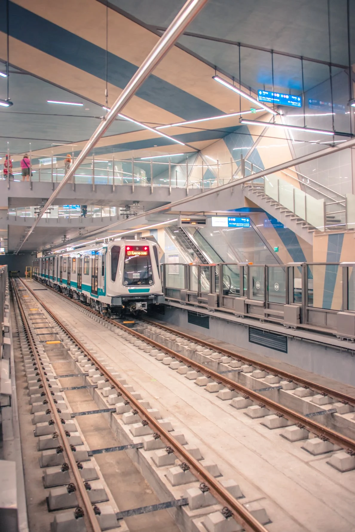 Нов 3-километров участък и три нови метростанции ще бъдат пуснати в експлоатация до 1 август, съобщи СО