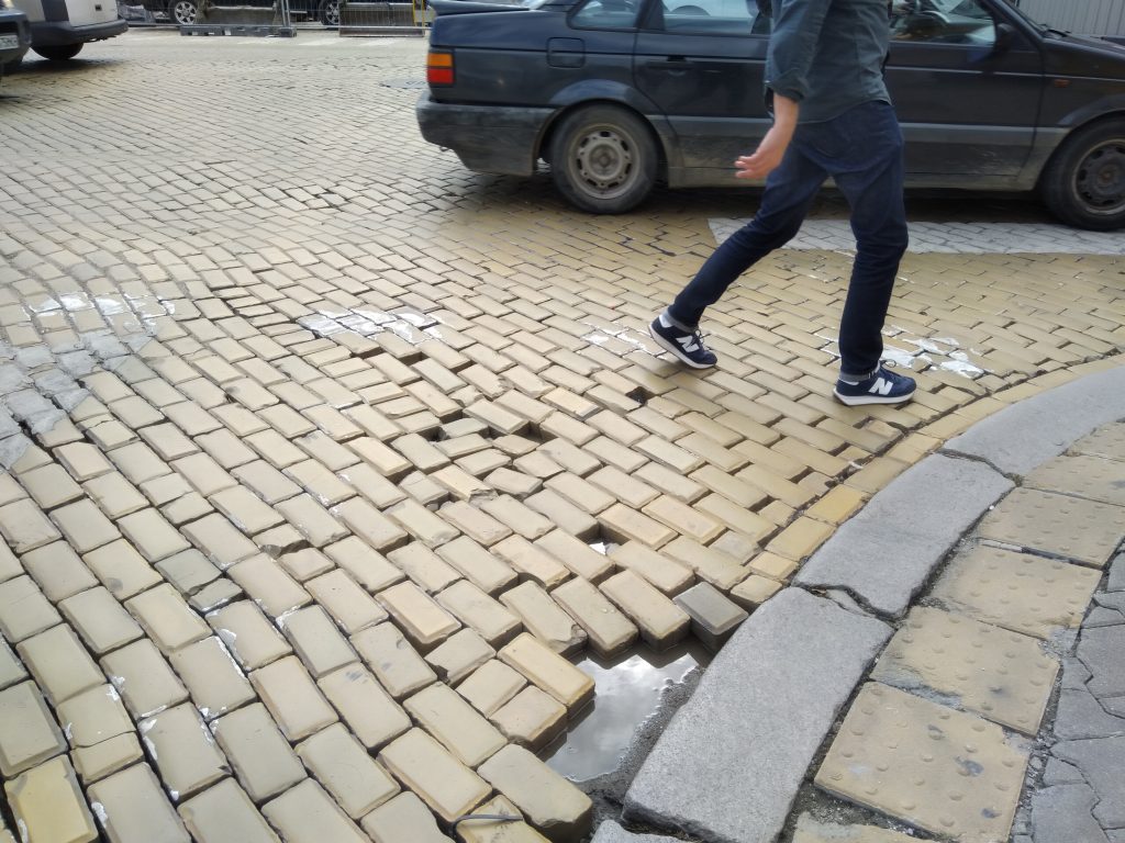 Жълтите павета ни напомниха как е при ГЕРБ 2 Жълти павета