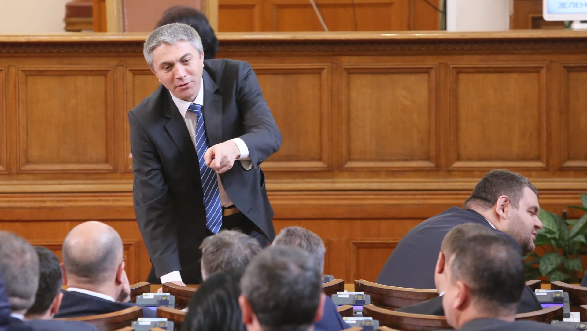 Парламент Мустафа Карадайъ Делян Пеевски