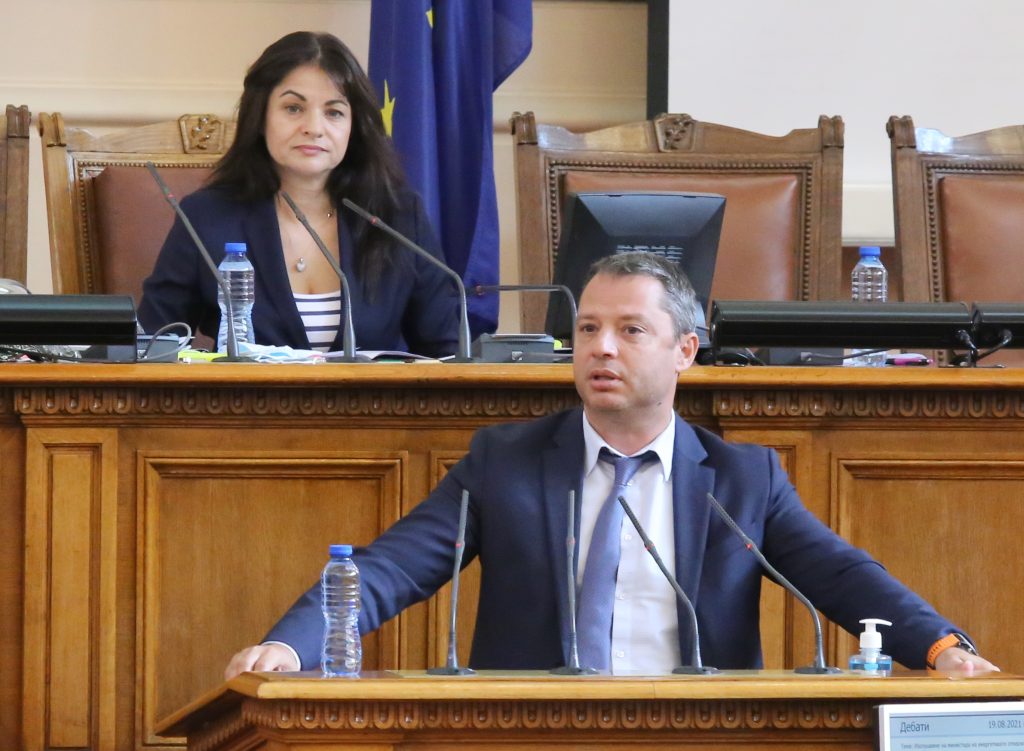 Парламент Делян Добрев