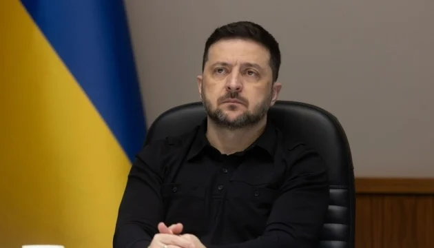 Корупция и призив за избори задълбочават „домашните“ проблеми на Зеленски