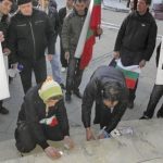 Поредната обществена проява срещу монополите събра в Благоевград малка група граждани