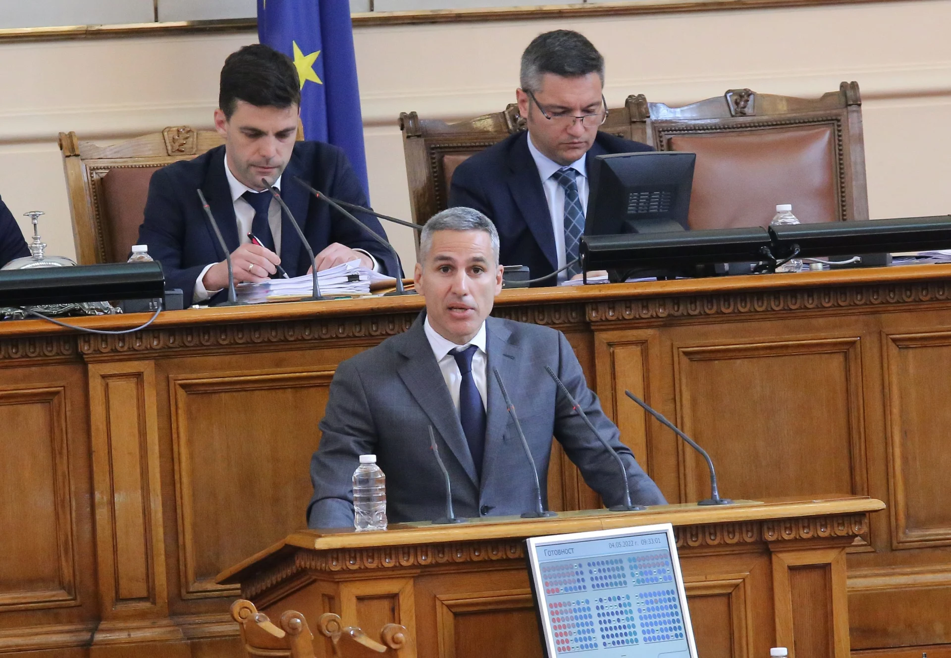 Парламент Андрей Гюров