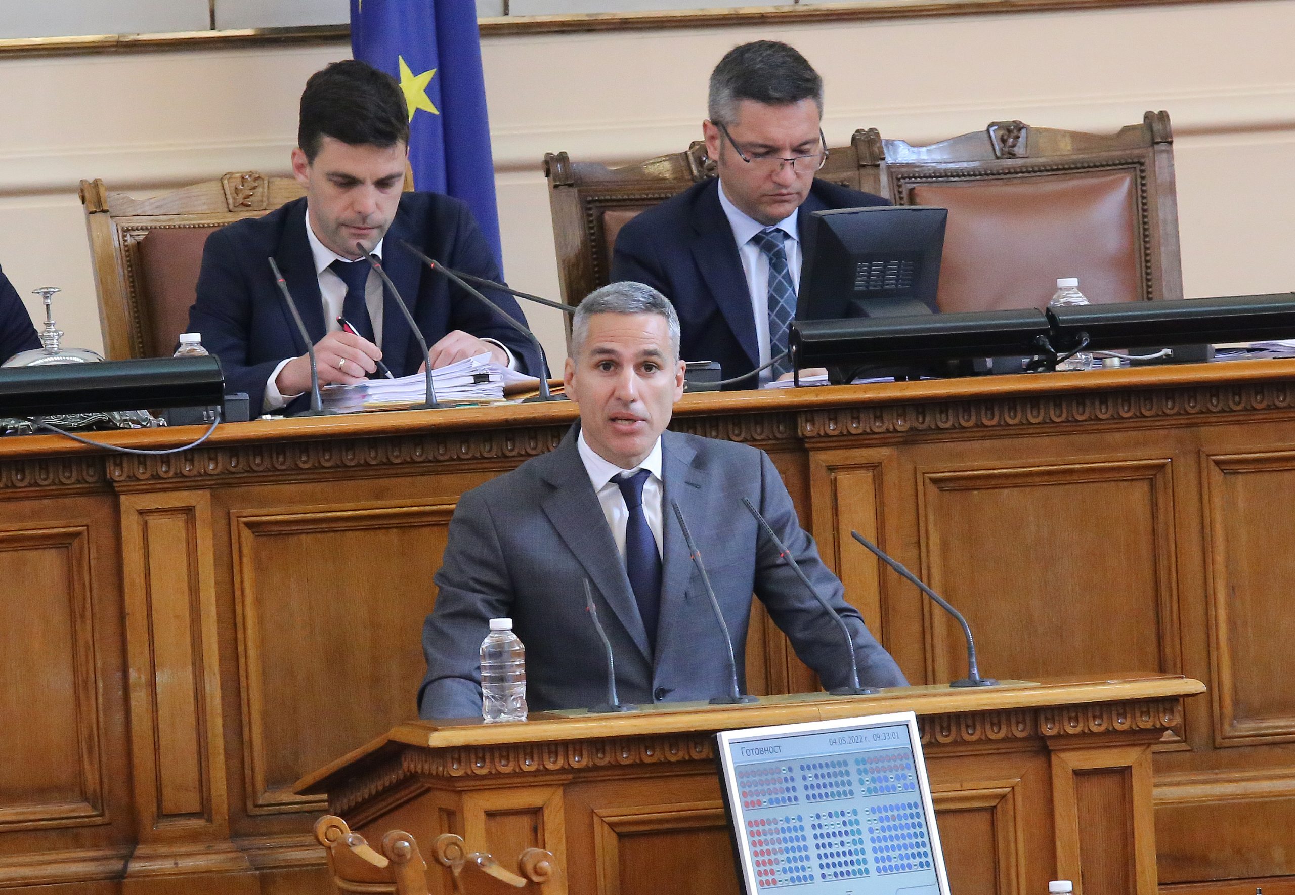 Парламент Андрей Гюров