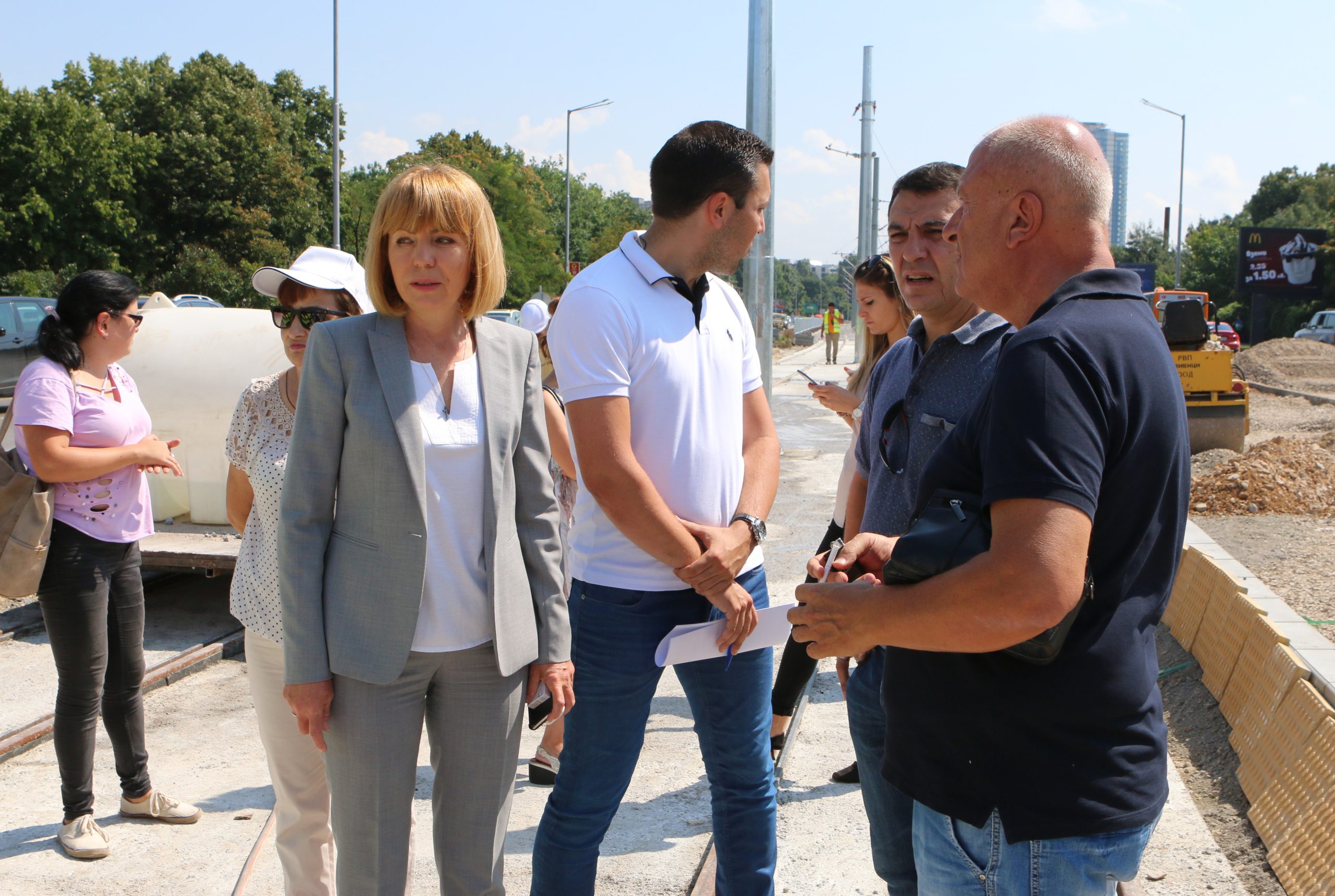 Йорданка Фандъкова направи проверка ремонт на ремонта на трамвайния релсов път и подлеза на бул."България" при кръстовището с бул. „Акад. Иван Евстратиев Гешов“