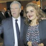 Михалис Салас със съпругата си София Стайку