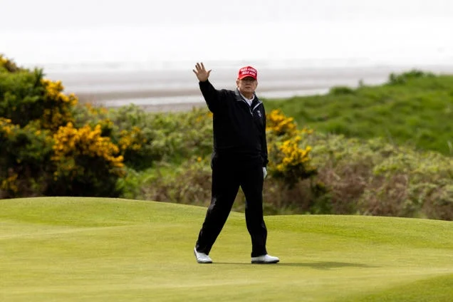 Голф клуб на Тръмп за 1.5 млрд. долара във Виетнам дава шепа долари и ориз на изселени фермери