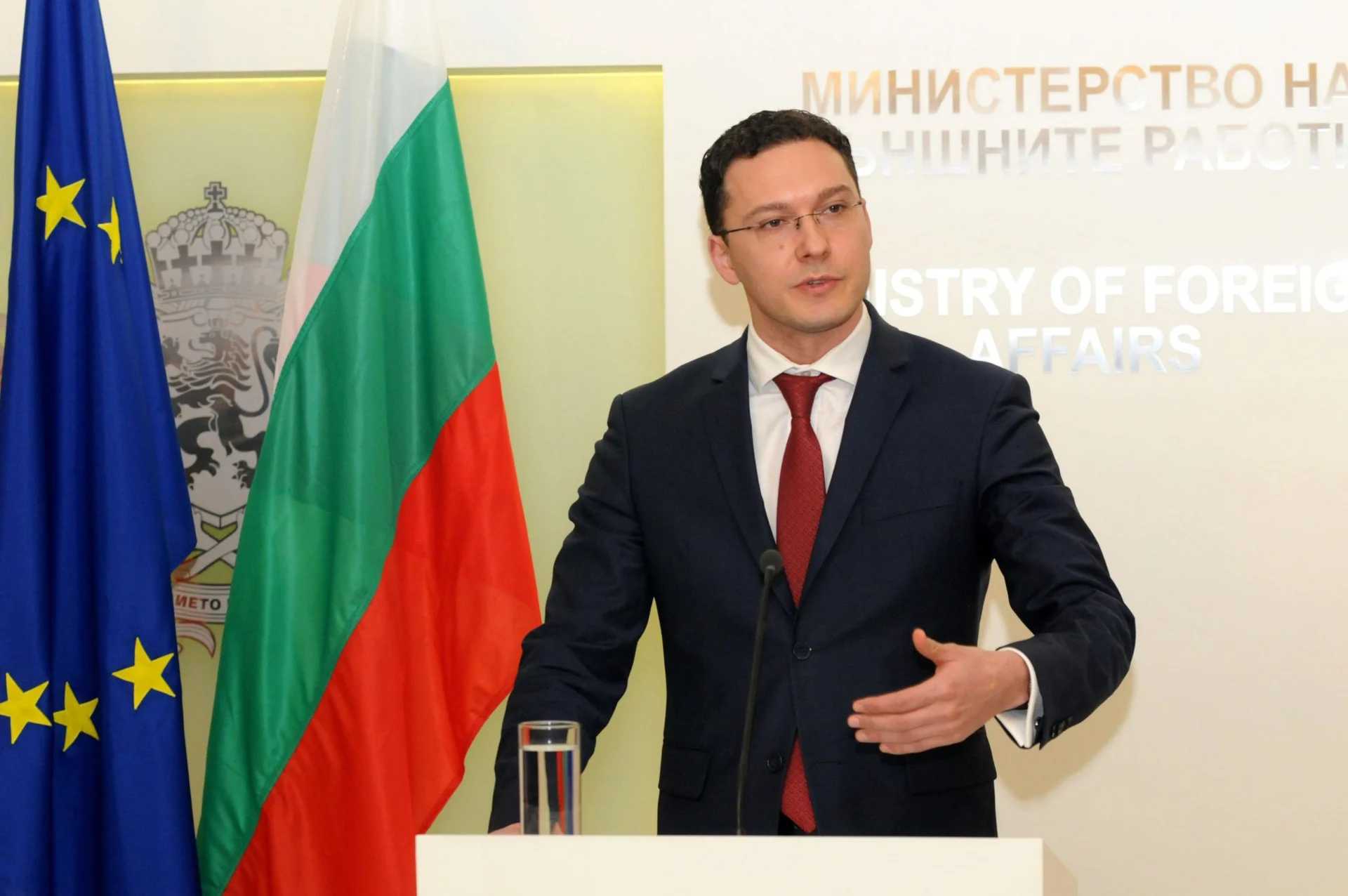 даниел митов
