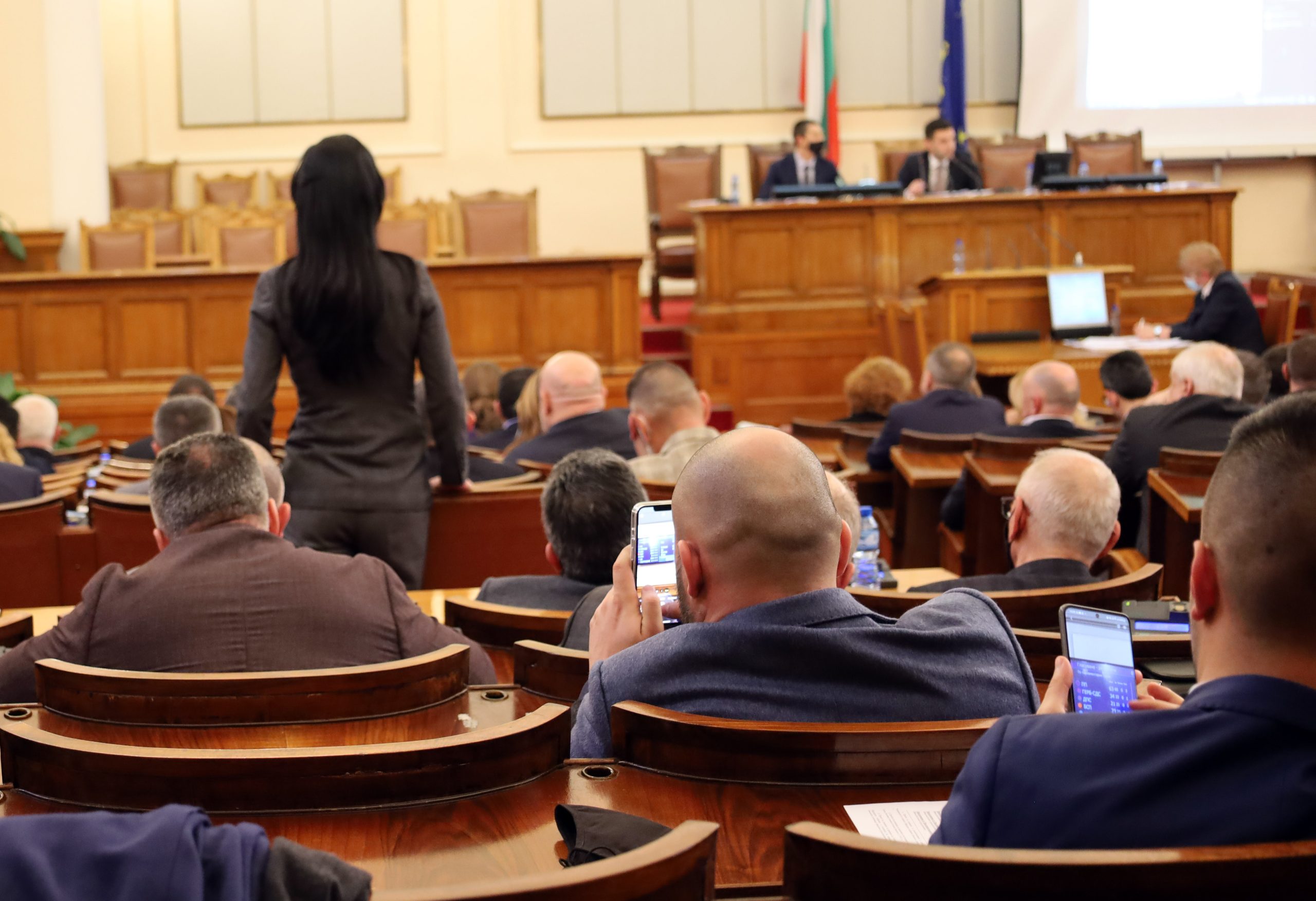 Парламент пленарна зала