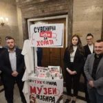 "Да, България" отвори "Сувенирна Lafka за хората" пред бившия кабинет на Пеевски