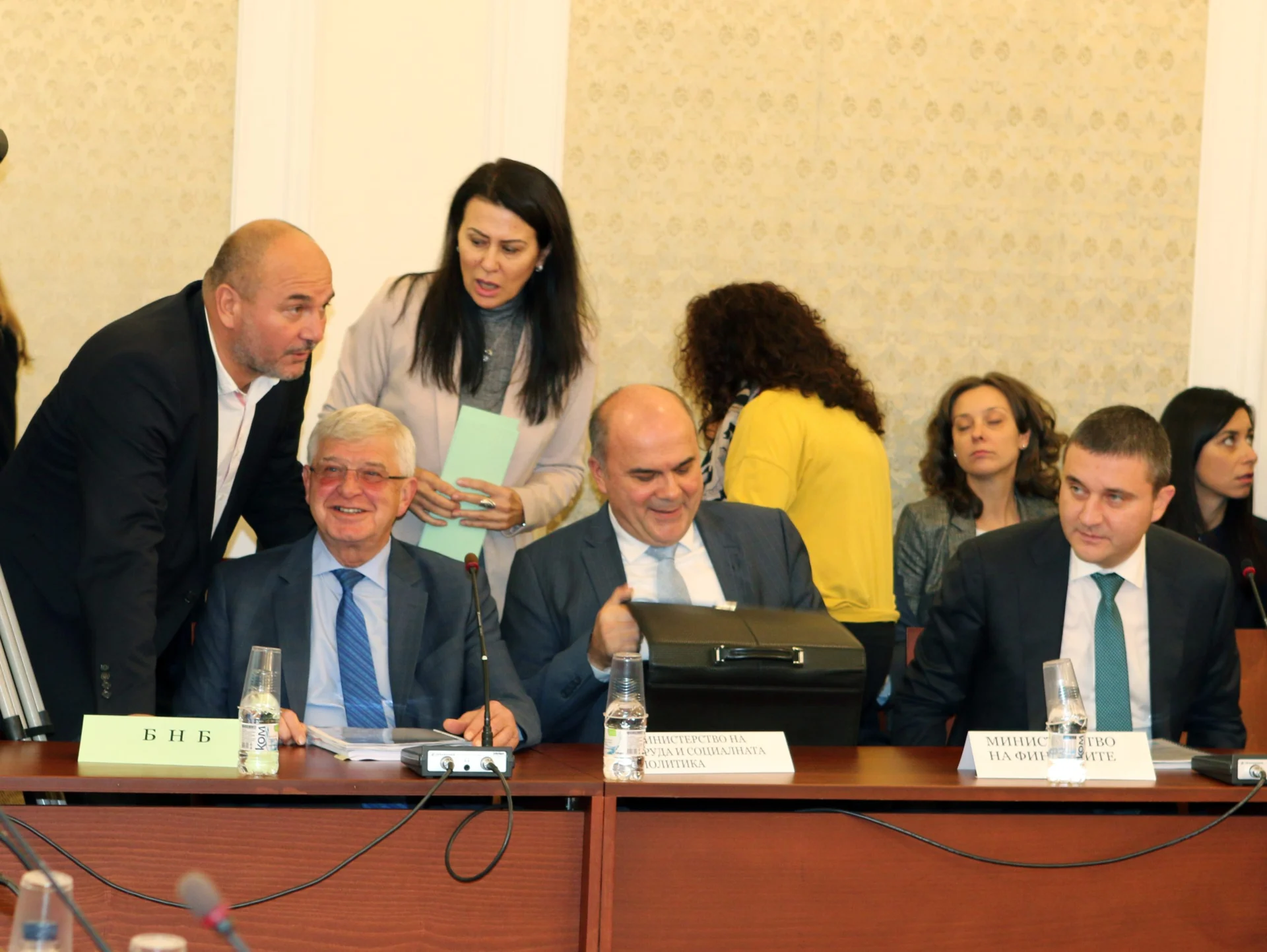 Парламент комисия по бюджет и финанси