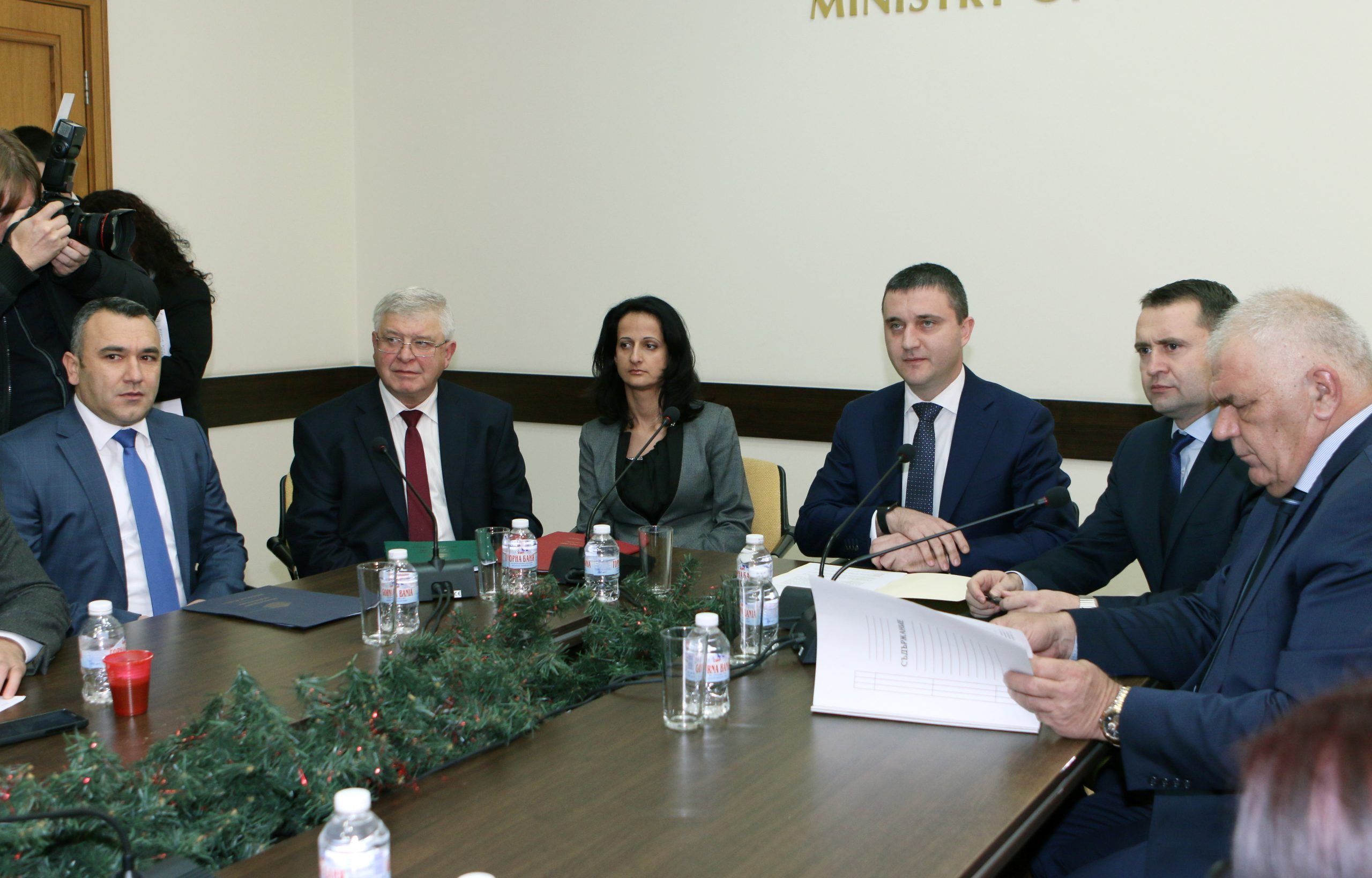 Владислав Горанов -  министър на финансите Карина Караиванова
