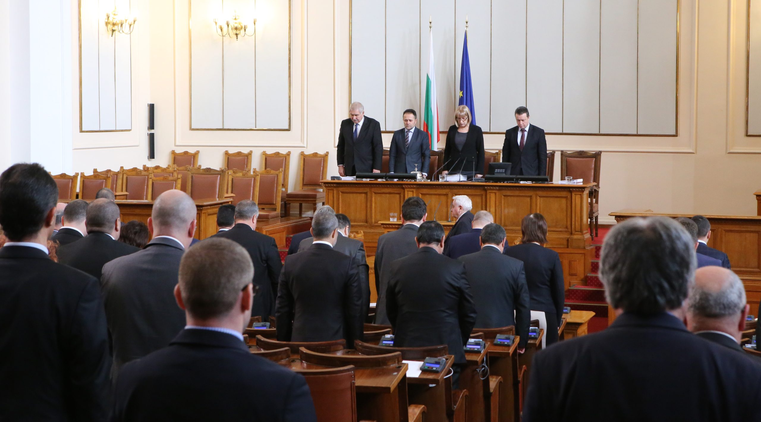 Парламент - минута мълчание