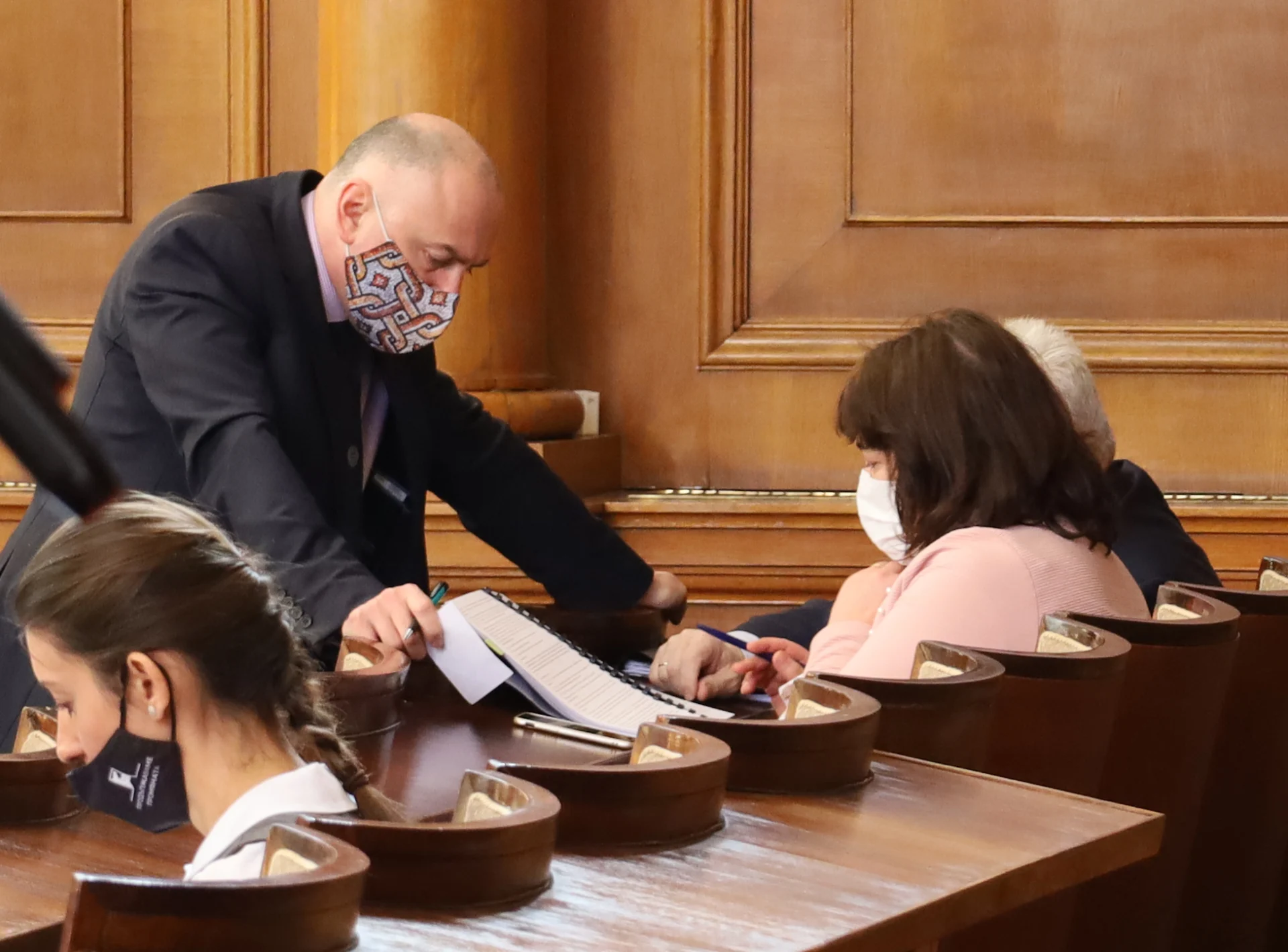 Парламент бюджет 2022 Любомир Каримански