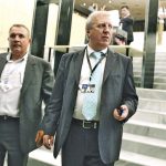 Александър Томов продължава да продава акции