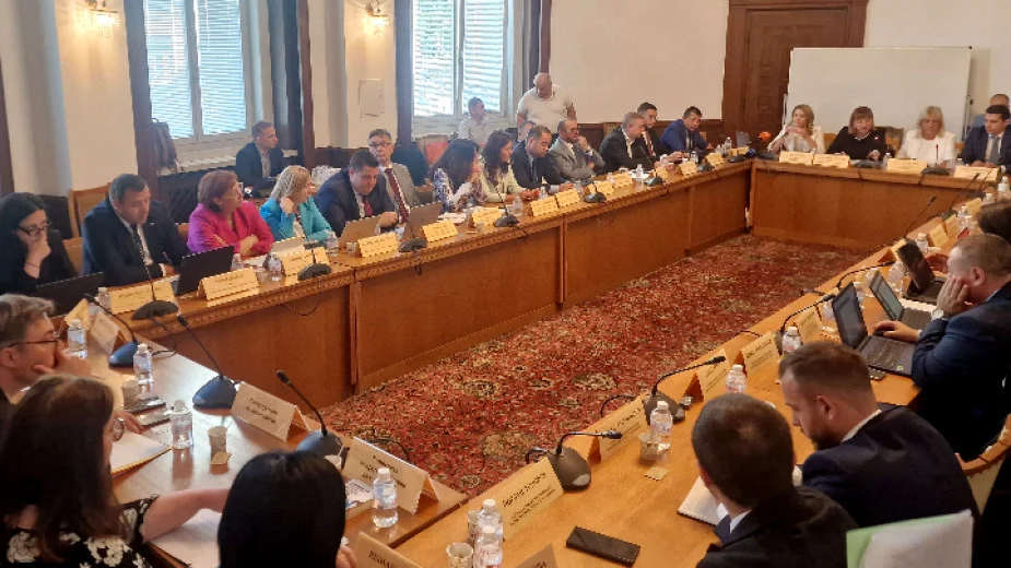 На първо четене: Отпада изискването за 160 гласа за избор на членове на КПК