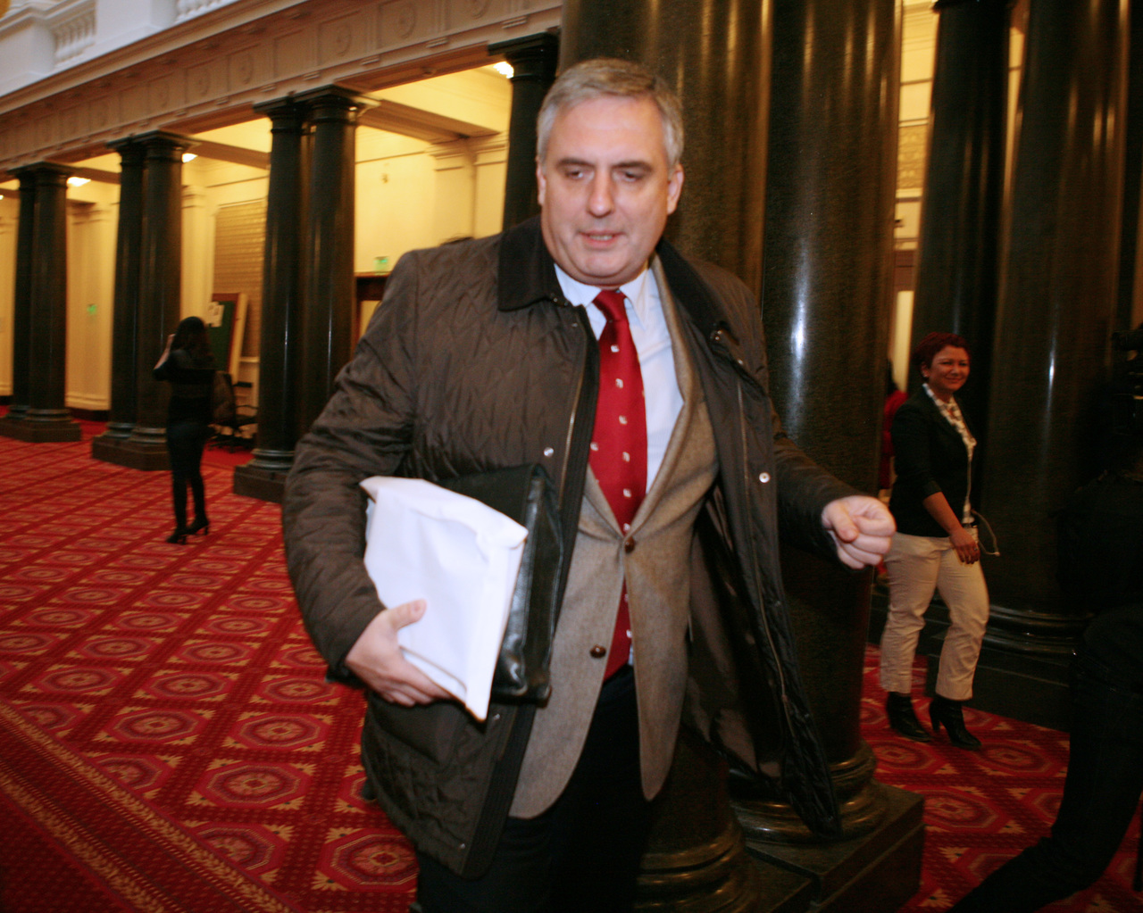 ПарламентКонсултации за правителство Ивайло Калфин