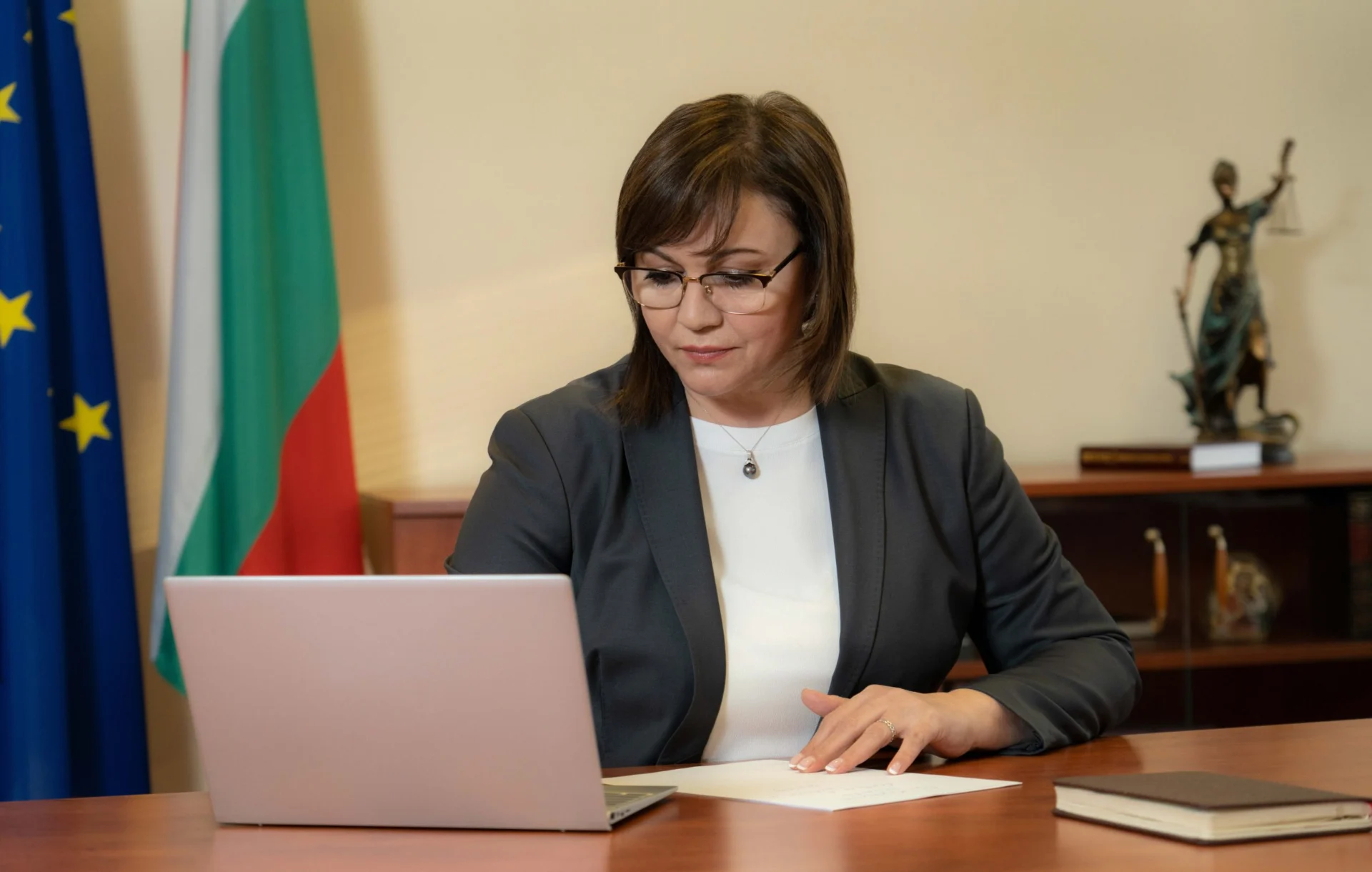 Корнелия Нинова