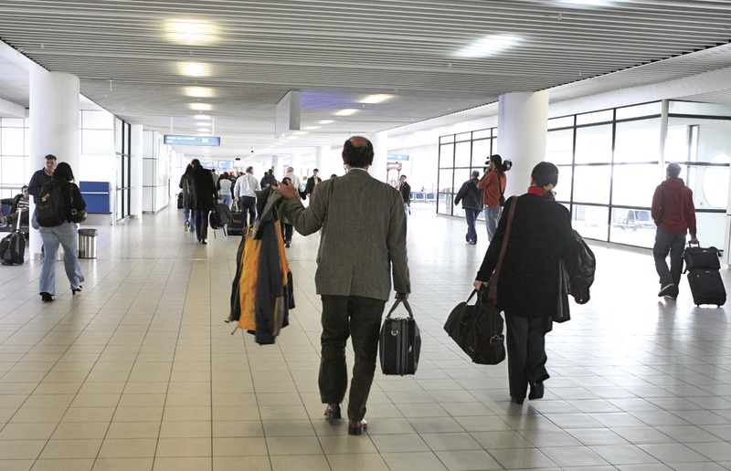 Пътниците на българските летища ще усетят по джоба си новите такси още в началото на следващата година.