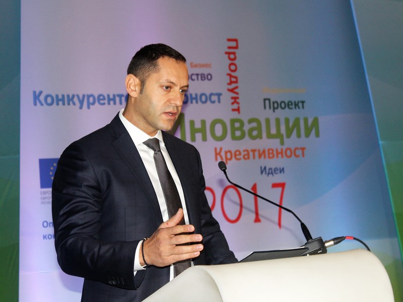 манолев