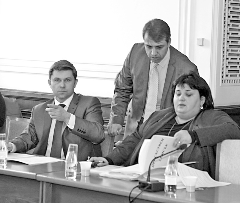 Председателката на правната комисия Искра Фидосова