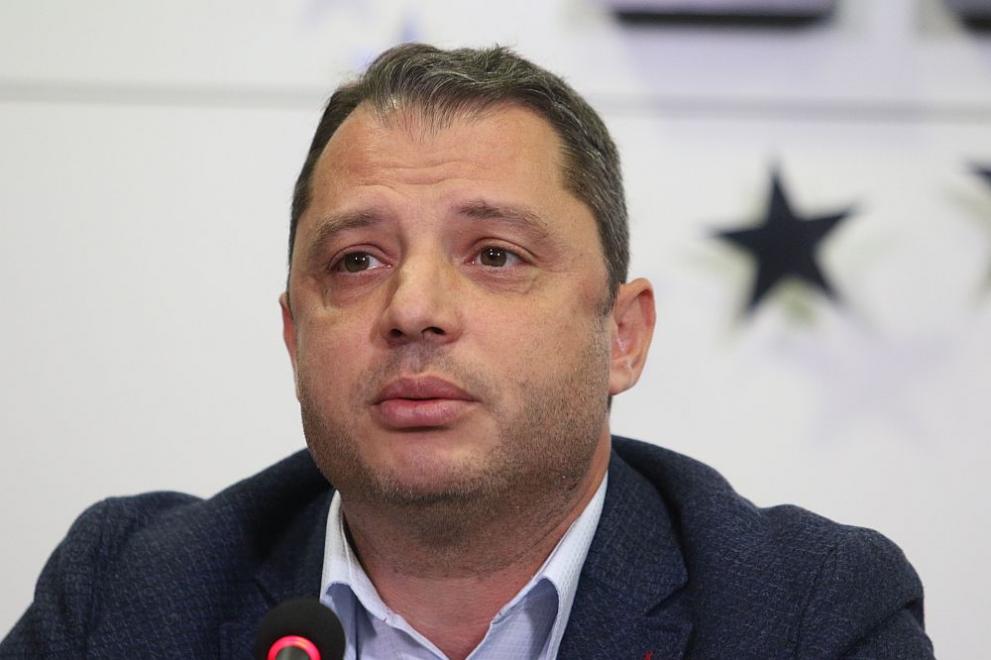 Делян Добрев