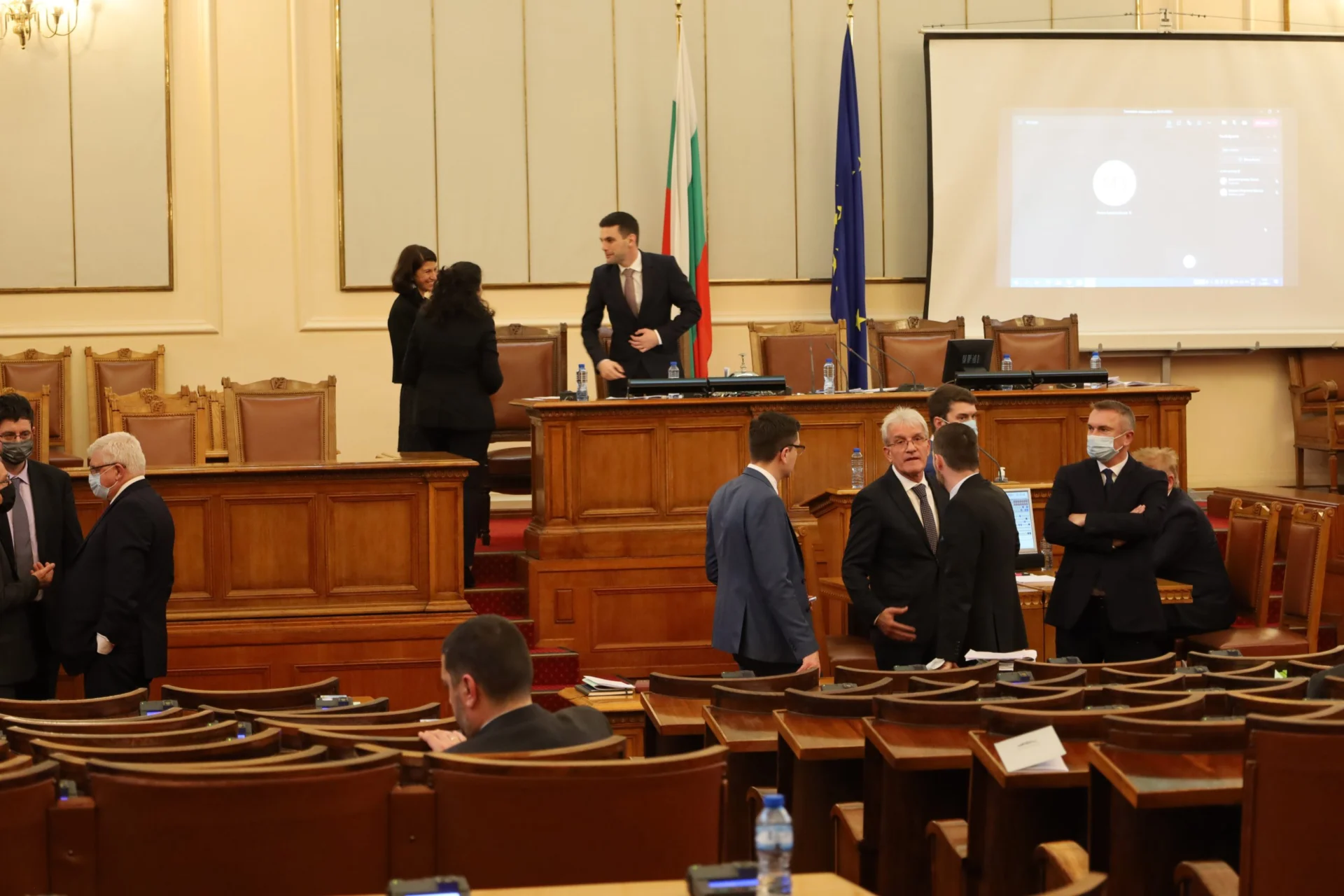 Парламент пленарна зала