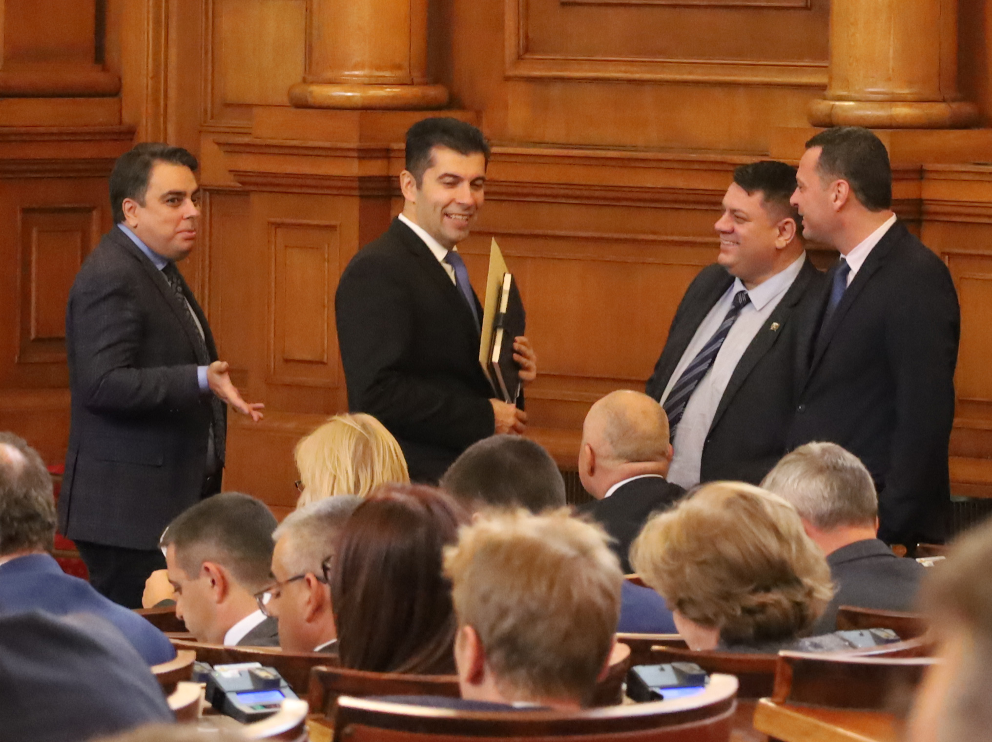 Парламент Кирил Петков