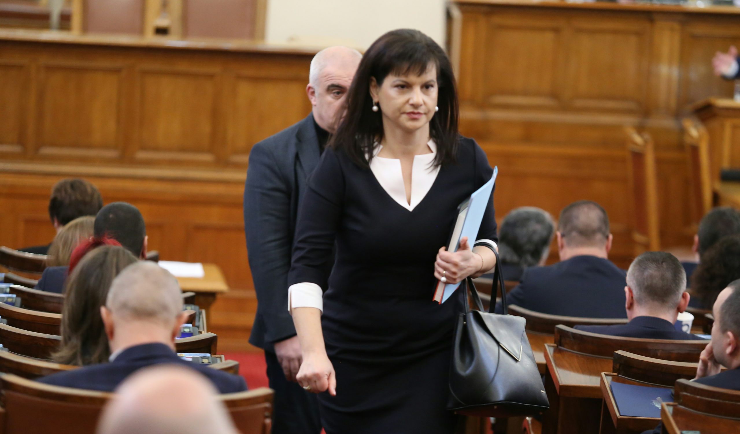Парламент доклад за работата на Временната комисия за НАП Даниела Дариткова