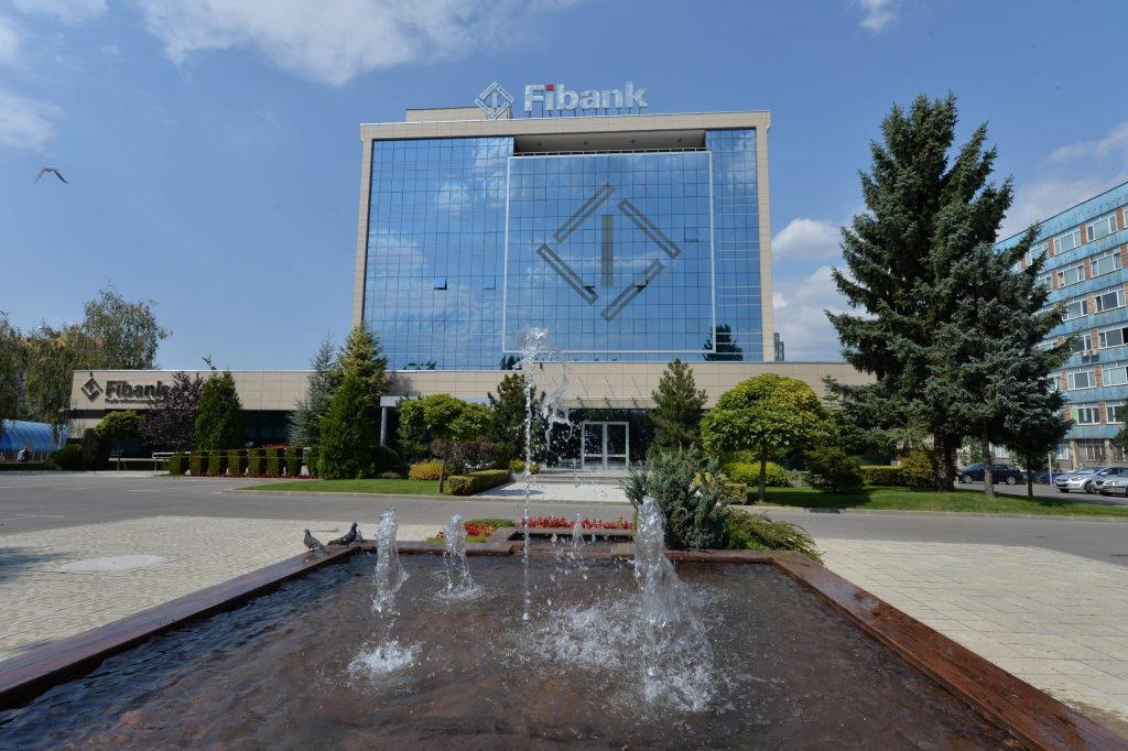 По-високите приходи от банкови операции удвояват печалбата на Fibank 10 Fibank FIB ПИБ Първа инвестиционна банка главен офис сграда