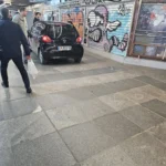 Празна кола се озова в оживен подлез в София